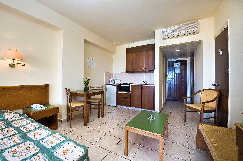 Ramada Hotel & Suites By Wyndham Ayía Nápa Extérieur photo