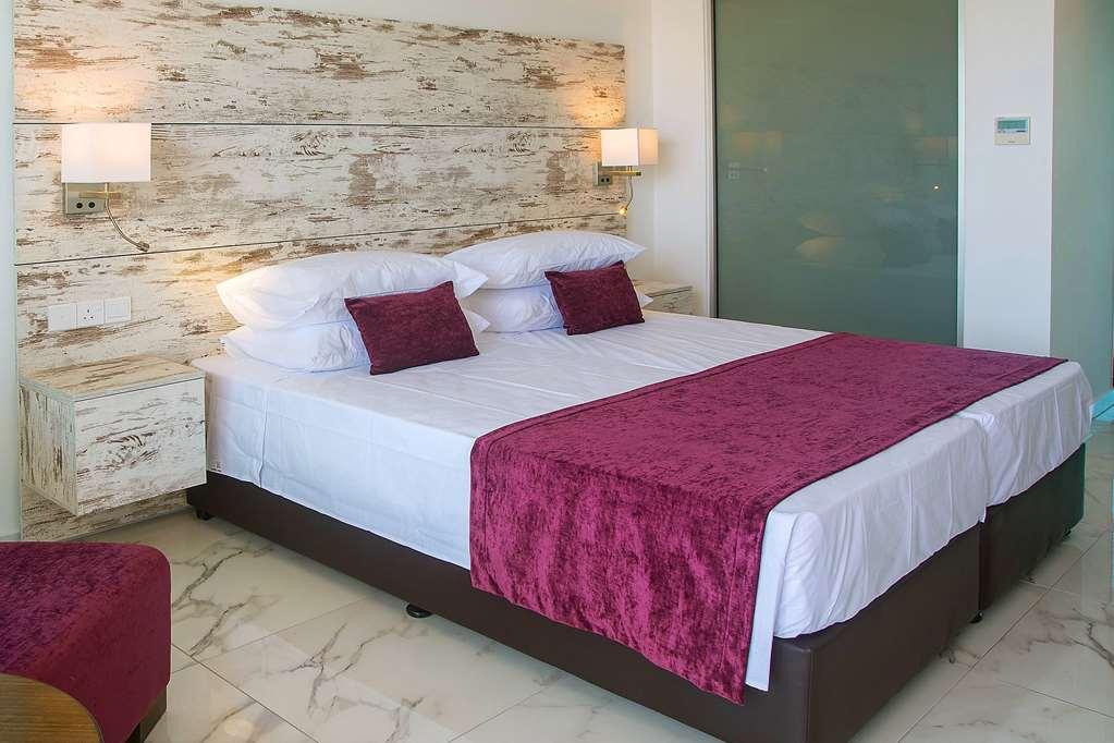 Ramada Hotel & Suites By Wyndham Ayía Nápa Chambre photo