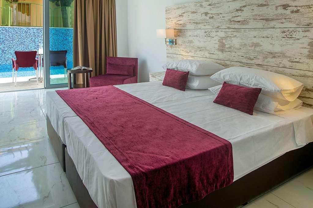 Ramada Hotel & Suites By Wyndham Ayía Nápa Chambre photo