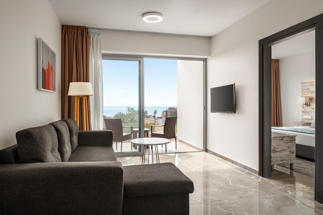 Ramada Hotel & Suites By Wyndham Ayía Nápa Extérieur photo