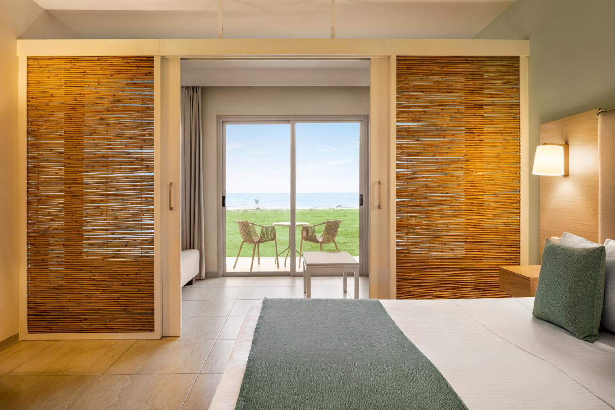Ramada Hotel & Suites By Wyndham Ayía Nápa Extérieur photo