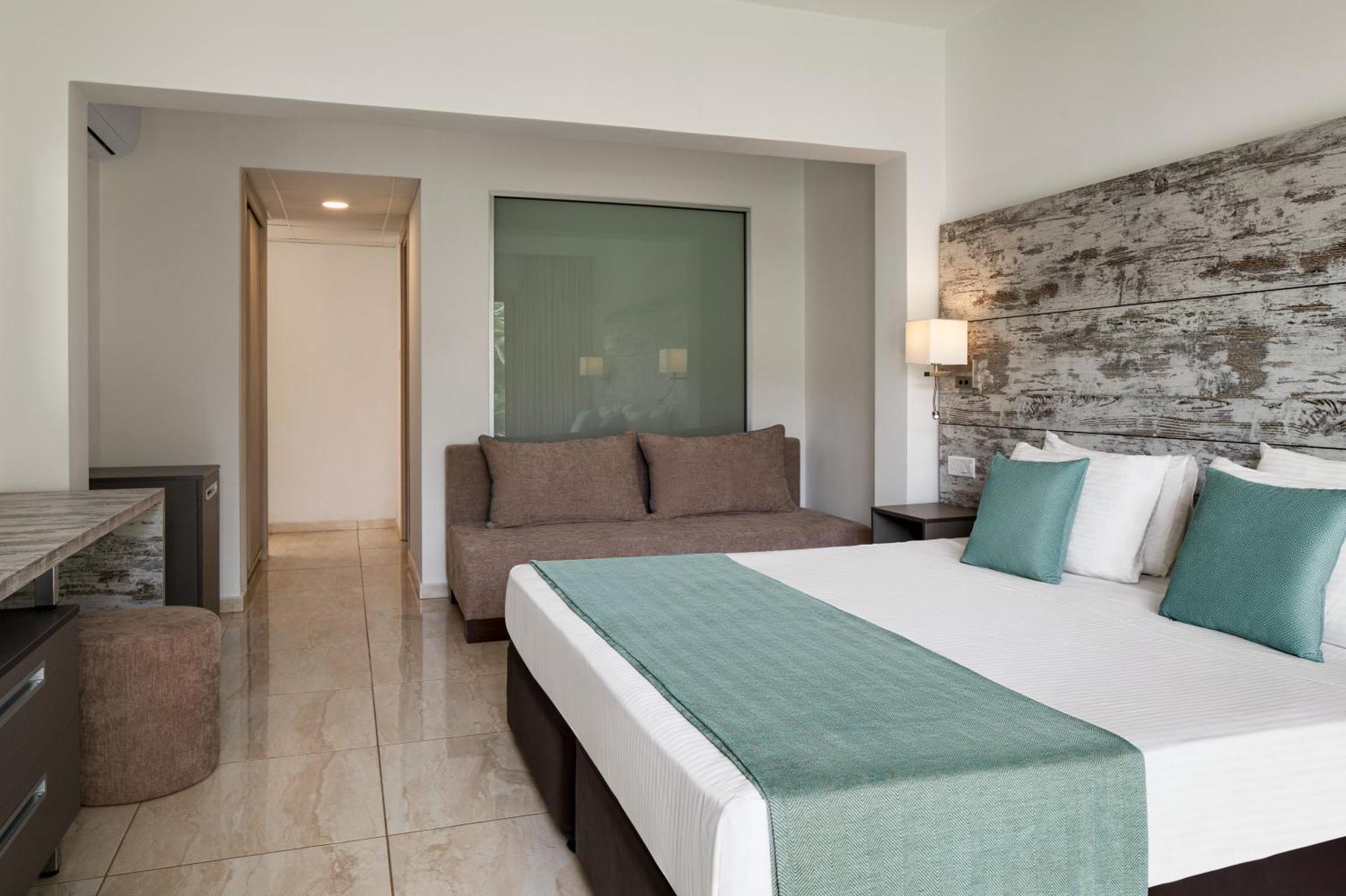 Ramada Hotel & Suites By Wyndham Ayía Nápa Extérieur photo