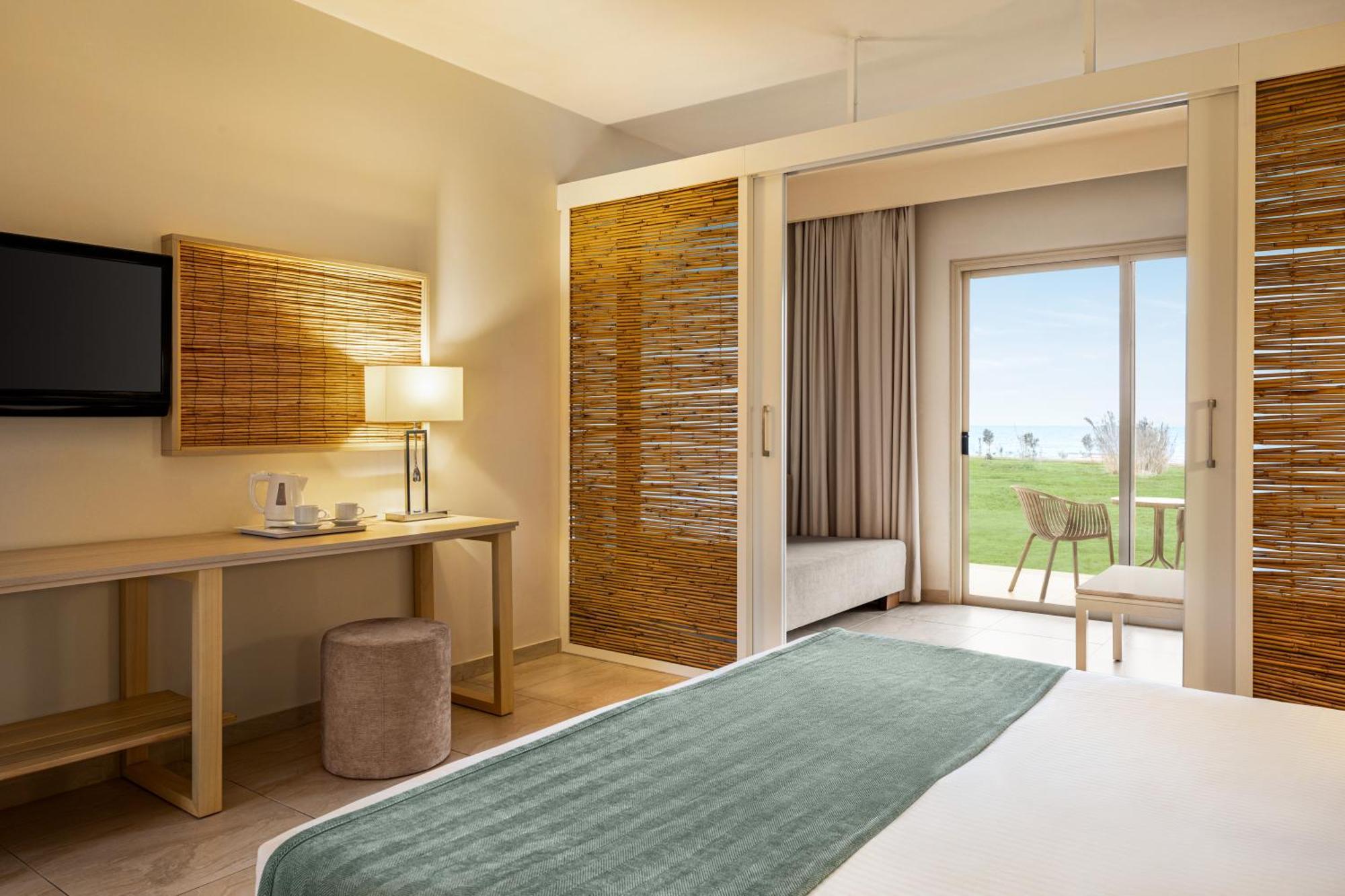 Ramada Hotel & Suites By Wyndham Ayía Nápa Extérieur photo