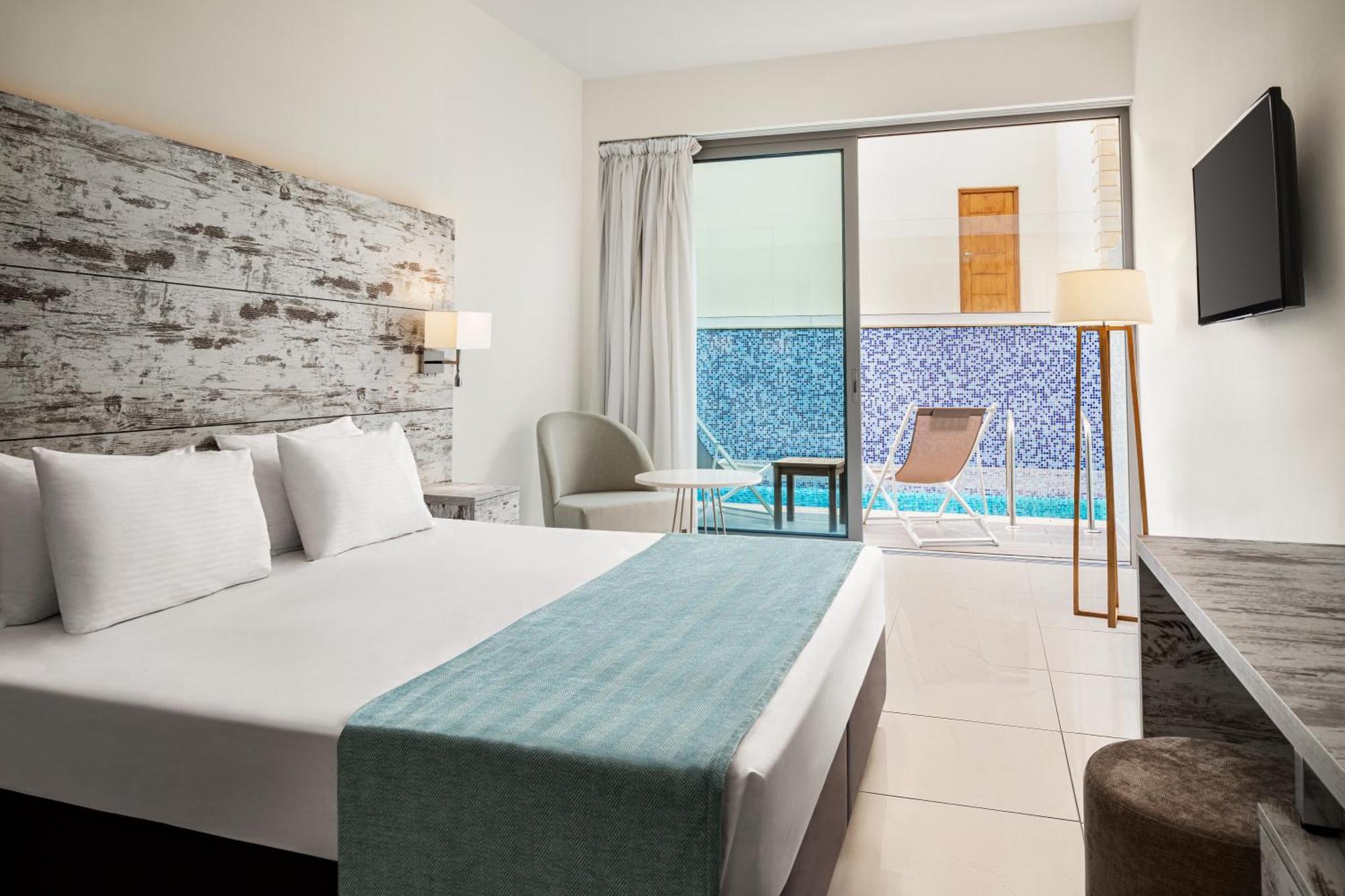 Ramada Hotel & Suites By Wyndham Ayía Nápa Extérieur photo