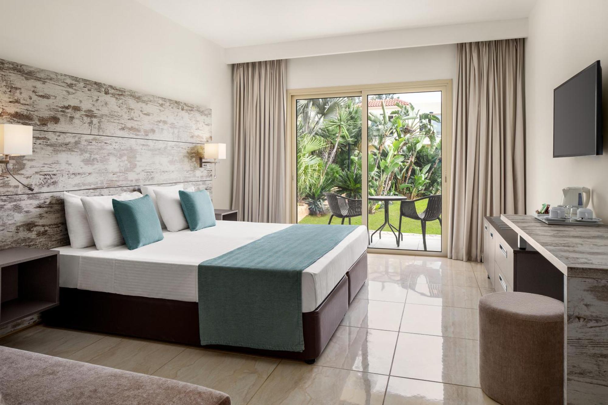Ramada Hotel & Suites By Wyndham Ayía Nápa Extérieur photo