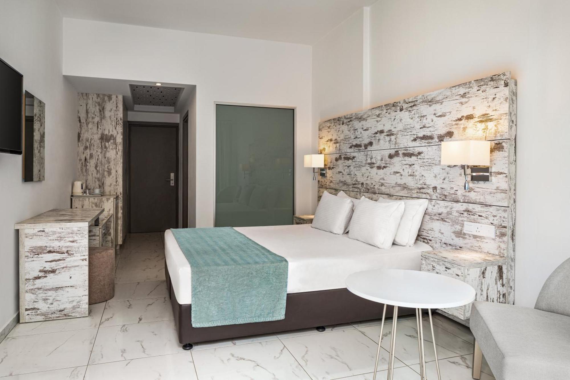 Ramada Hotel & Suites By Wyndham Ayía Nápa Extérieur photo
