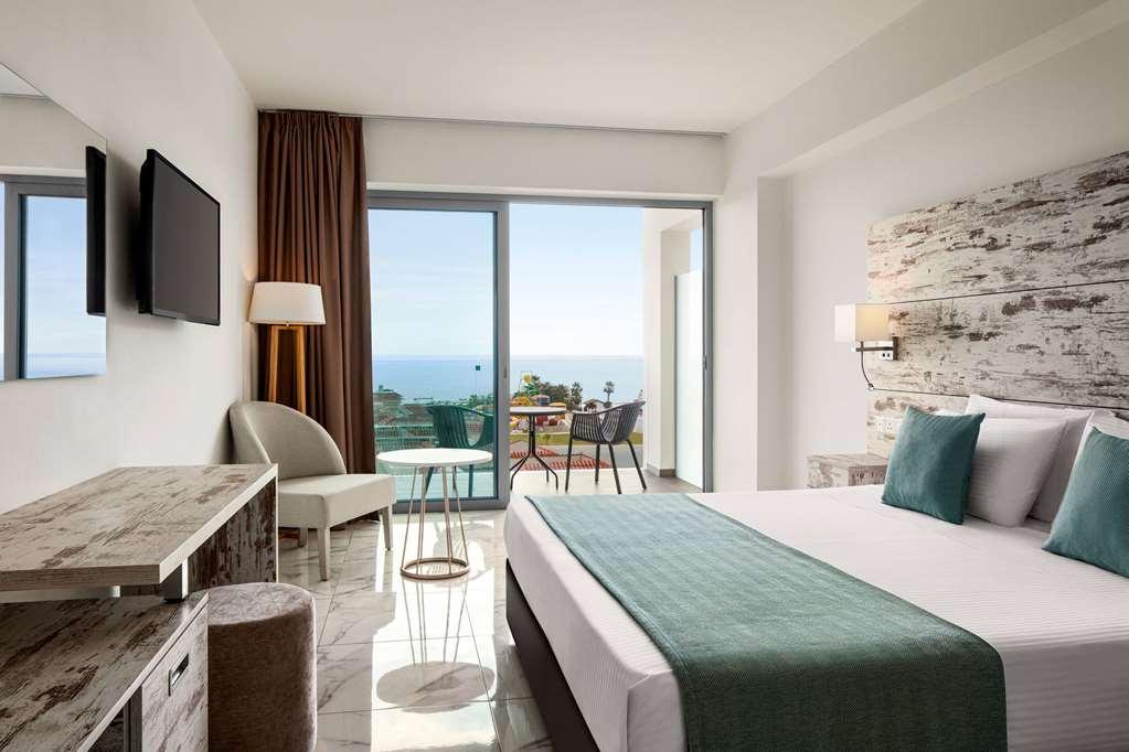 Ramada Hotel & Suites By Wyndham Ayía Nápa Chambre photo