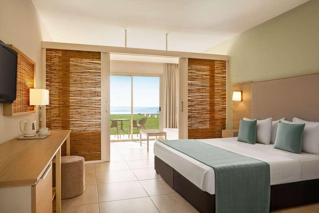 Ramada Hotel & Suites By Wyndham Ayía Nápa Chambre photo