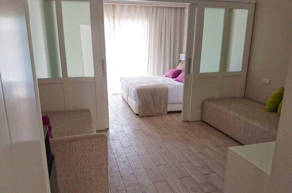 Ramada Hotel & Suites By Wyndham Ayía Nápa Extérieur photo